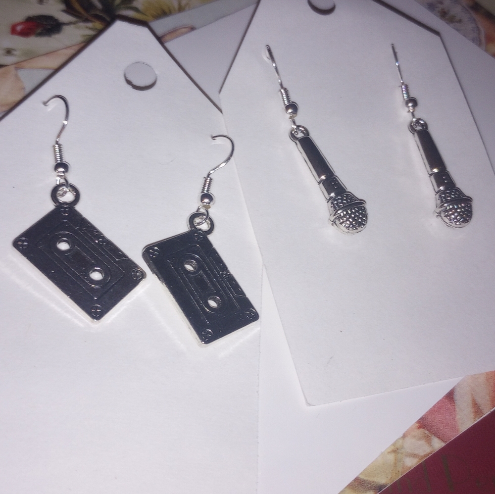 Set of 2 Dangle Earrings Silver Tone Cassette Tape & Microphone NWOT - Picture 3 of 8